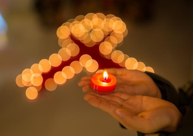 点亮“红丝带” 呼吁关注艾滋病