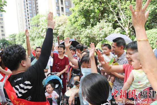 禁毒防艾进社区活动合影 禁毒防艾进社区活动合影