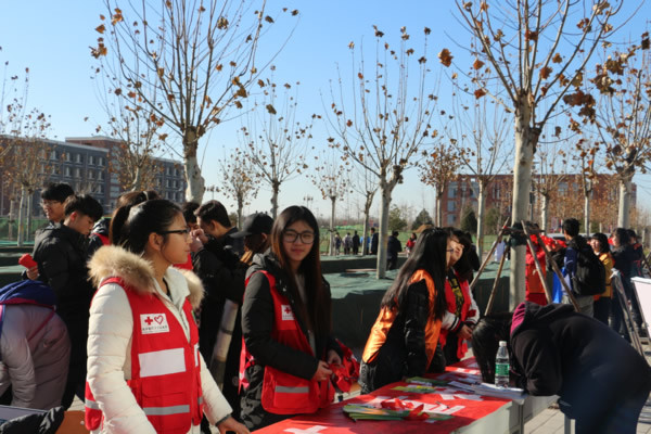 北京城市学院12.1防艾外展照片