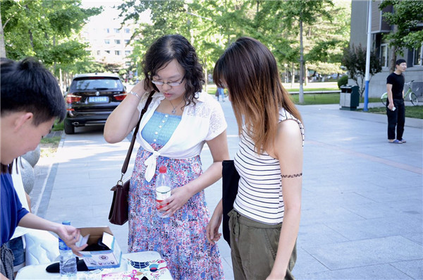 传媒大学防艾主题活动“与陌生人聊聊天”